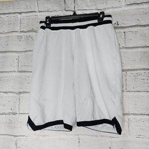 CSG. Mid-Rise Solid Relaxed Fit Athletic Shorts White & Black Medium